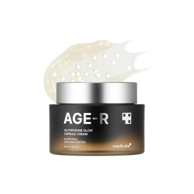 MEDICUBE AGE-R Glutathione Glow Capsule Cream is a brightening and hydrating moisturizer that helps improve skin radiance and texture. Infused with Glutathione, Niacinamide, and Peptides, it targets dullness and fine lines while delivering lasting moisture. The cream's capsule formula melts into the skin, leaving it smooth, glowing, and refreshed.