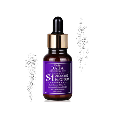 COS DE BAHA (S4) BHA Salicylic Acid 4% Exfoliant Serum is a powerful treatment designed for oily and acne-prone skin. With 4% Salicylic Acid, it deeply penetrates pores to clear excess oil, remove dead skin cells, and prevent breakouts. Niacinamide helps improve skin texture and reduce redness, while Aloe Vera Extract soothes and hydrates. Enriched with botanical extracts like Rosa Damascena and Green Tea, this serum promotes a clearer, smoother, and more balanced complexion with consistent use.